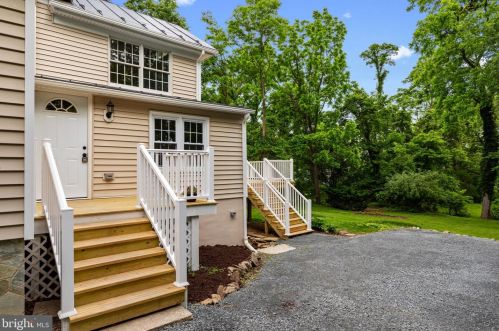 14 Colonial Hwy, Hamilton VA  20158-9009 exterior