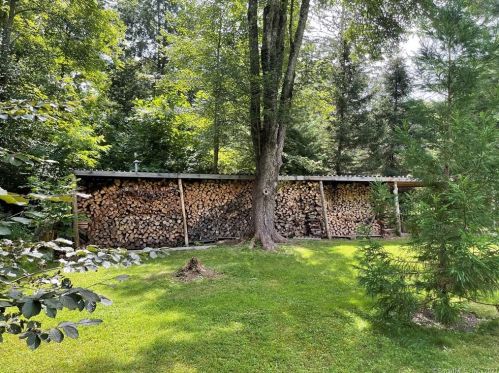 646 Branchville Rd, Ridgefield CT  06877-6128 exterior