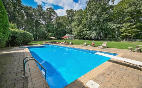 251 Timothy Rd, Gibsonia, PA 15044-8920
