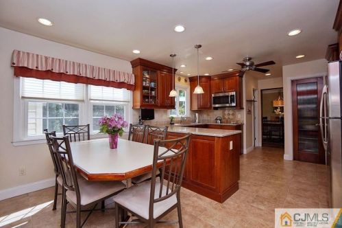 18 Hamilton Dr, East Brunswick NJ  08816-2709 exterior