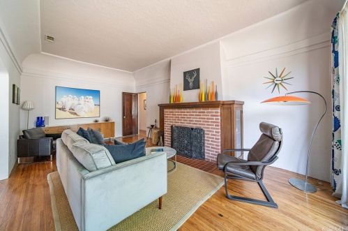 2111 Eucalyptus Ave, Long Beach, CA 90806-4518