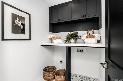 5465 Saloma Ave, Van Nuys CA  91411-3643 exterior