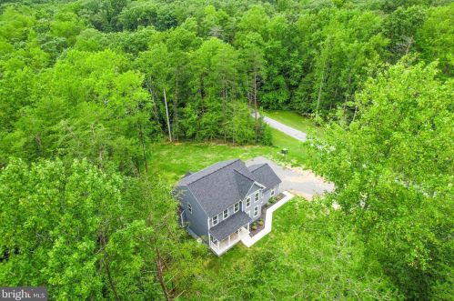 1077 Mountain View Rd, Fredericksburg VA  22406-4429 exterior