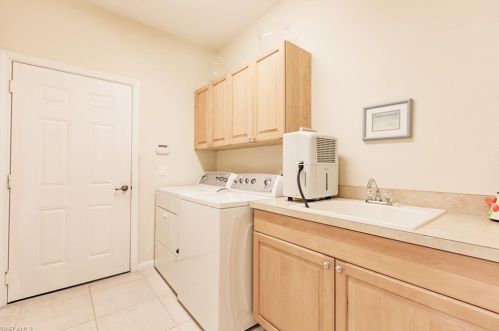 7860 Clemson St, Naples FL  34104-5361 exterior