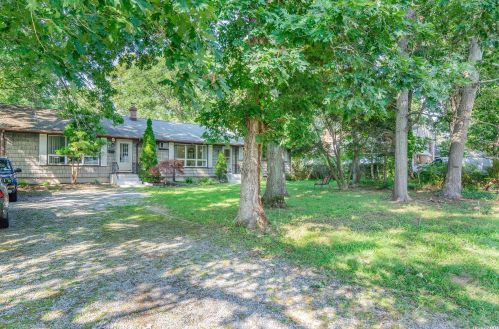 335 Thrift St, Hauppauge, NY 11779-6232