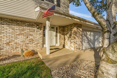 15290 Glenora Ct, Waukesha, WI 53151-5833