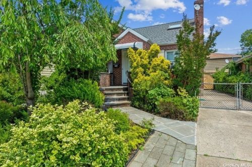 1112 New Hyde Park Rd, New Hyde Park, NY 11040-3207