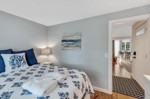 36 Brant Rock Rd, Mashpee MA 02649-4761 exterior