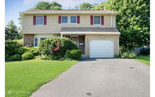 353 Middle Rd, Bay Port, NY 11705-1903