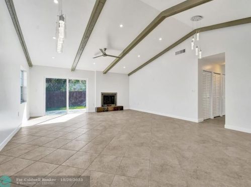 212 2nd Ct, Dania Beach FL  33004-4813 exterior