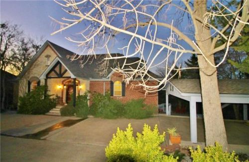 737 Lakecrest Dr, Pottsboro, TX 75076-4663