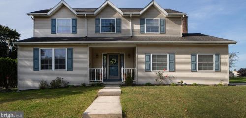 6551 Baywood Dr, Harrisburg PA  17111-6894 exterior