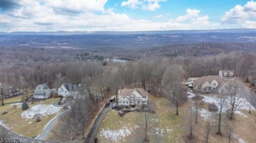 8 Jenny Ln, Wantage NJ  07461-4550 exterior