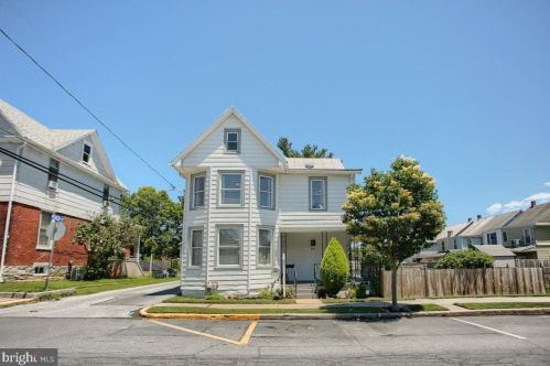 224 5th St, Lemoyne, PA 17043-1800