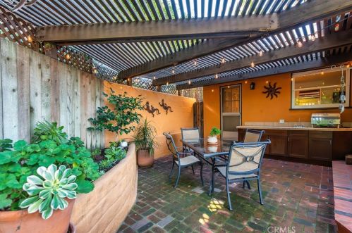 3870 Carpenter Ave, North Hollywood CA  91604-3729 exterior