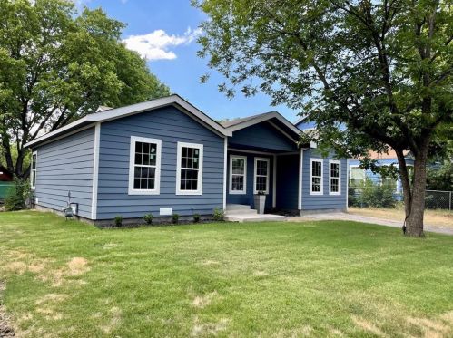 5190 Paris St, Fort Worth, TX 76119-5733