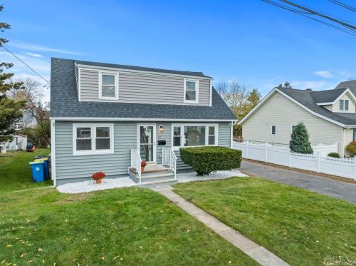 221 18th Ave, Manville NJ  08835-1629 exterior