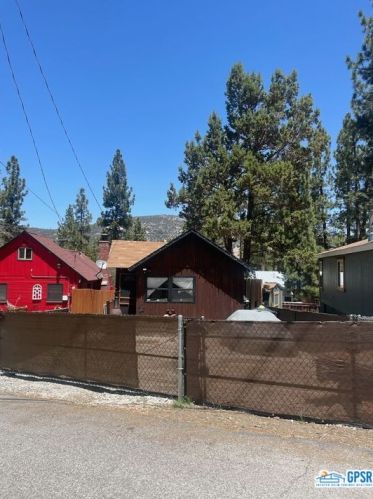 407 Garrick Way, Big Bear City CA  92314-8967 exterior