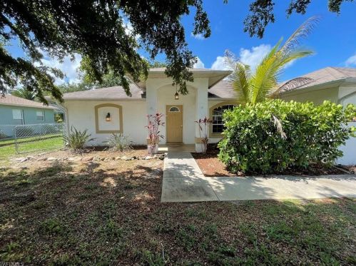 160 27th Ter, Cape Coral, FL 33904-2729