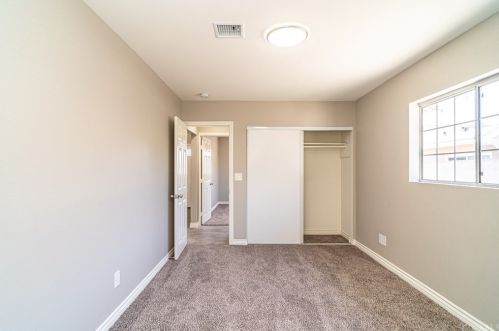 5477 Myrtle Ave, Long Beach CA 90807-2440 exterior