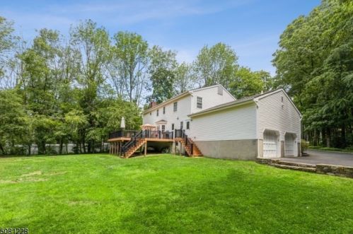 2 Hemlock Ln, Roxbury Township, NJ 07836-9142