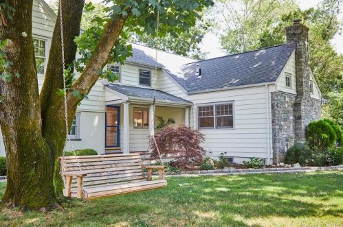 18 Silver Brook Rd, Westport CT  06880-1523 exterior
