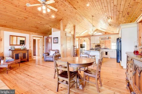 3714 Mountain Rd, Haymarket VA  20169-1739 exterior