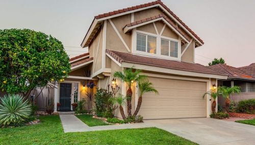 1974 Rosewood St, Vista, CA 92081-7311