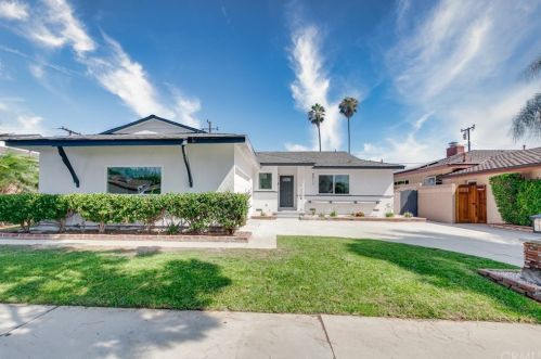 6811 9th St, Long Beach, CA 90815-5002