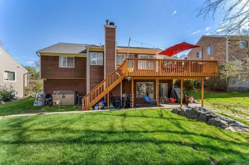 20 Stratford Rd, White Plains NY  10603-2827 exterior