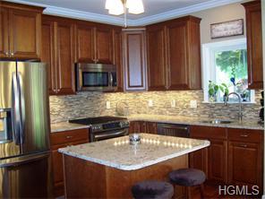 182 Foltim Way, Congers, NY 10920-1424