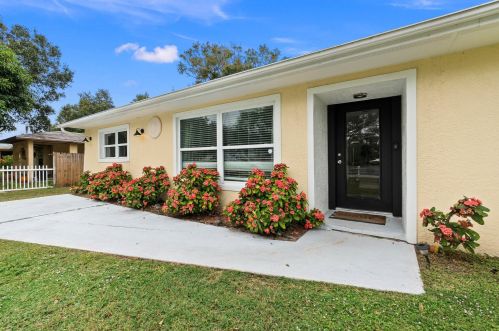 7508 Santa Barbara Dr, Fort Pierce, FL 34951-2195