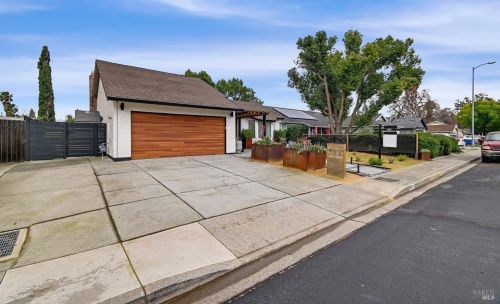 403 Temple Dr, Vacaville CA  95687-5146 exterior