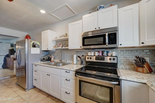 7830 17 Ave, Phoenix AZ 85023-2569 exterior