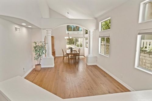 25550 Longfellow Pl, Santa Clarita, CA 91381-1505