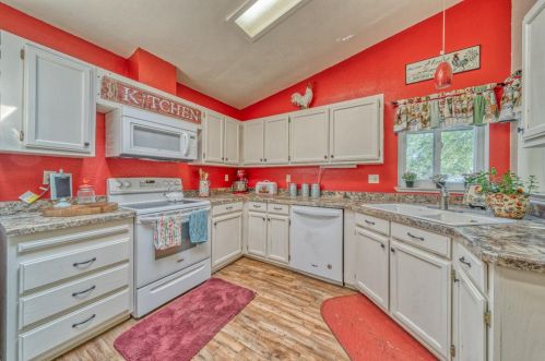 14664 Paradise Ln, Brownsville, CA 95919-9765