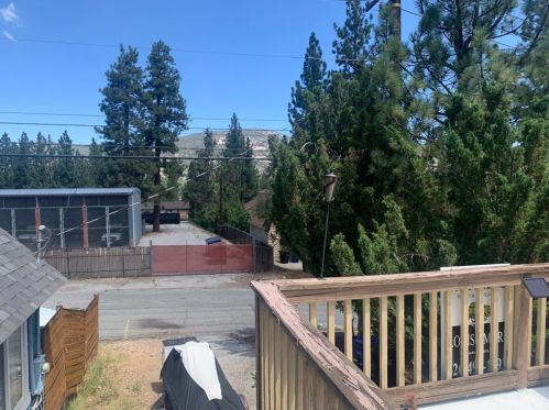 118 Sherwood Blvd, Big Bear City CA  92314-8933 exterior