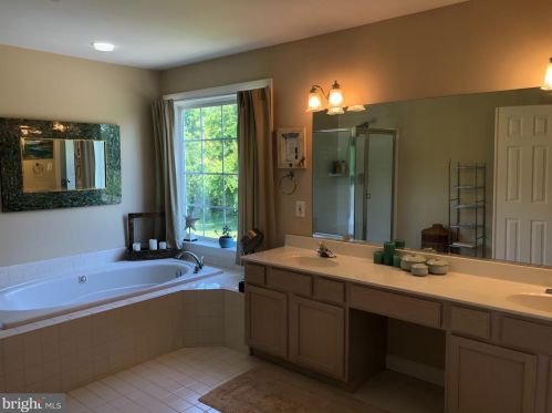 38443 Morrisonville Rd, Lovettsville VA  20180-3103 exterior
