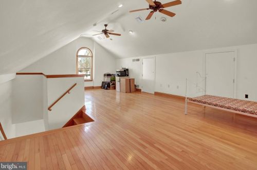 6411 Devonshire Hts Rd, Harrisburg PA 17111-4818 exterior