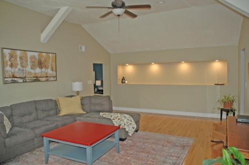 4 King St, Salem, NH 03079-1328