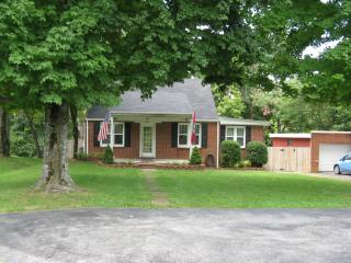 1589 Broad St, Cookeville, TN 38501-2105