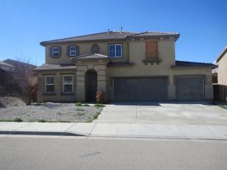 14746 Coachman Rd, Victorville, CA 92394-7556
