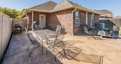 916 Raleigh Path Rd, Denton TX 76208-2907 exterior