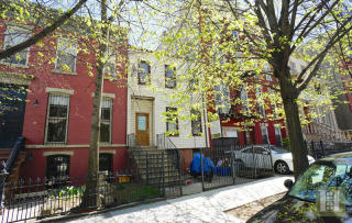 85 Clermont Ave, Brooklyn NY  11238-1502 exterior