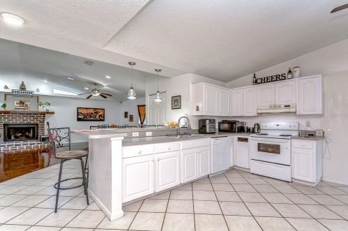 1144 Westwood Dr, Lutz FL  33549-4129 exterior