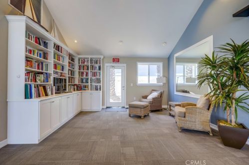 24 Bolivar St, Newport Beach CA  92663-4420 exterior