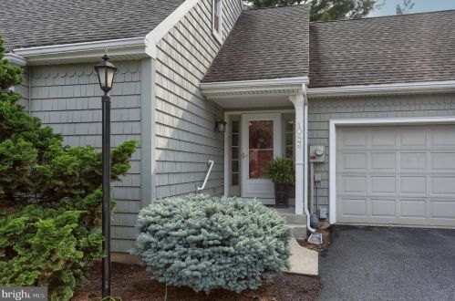 1083 Hillview Ln, Swatara, PA 17033-2227