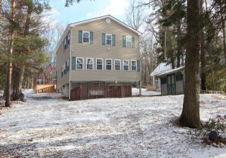 120 Lake Shore Rd, Shohola, PA 18458-2439