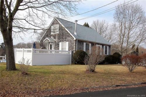 27 Mcelaney Dr, Niantic CT  06357-2307 exterior