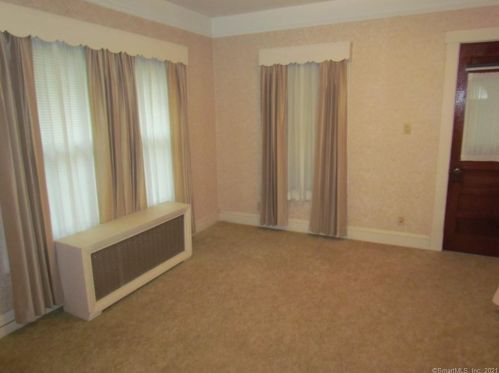 32 Denison Ave, Groton CT  06340-4415 exterior